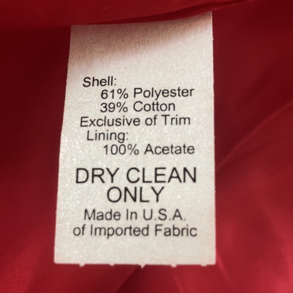 Sara Campbell white with red dots suit - Picture 6 of 10